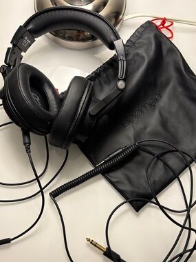Bopmen Y71 Wired Studio Over-Ear Headphones Black w/ Pouch & Cables